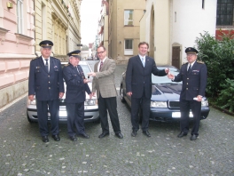 Pardubický kraj daroval dobrovolným hasičům další dva automobily
